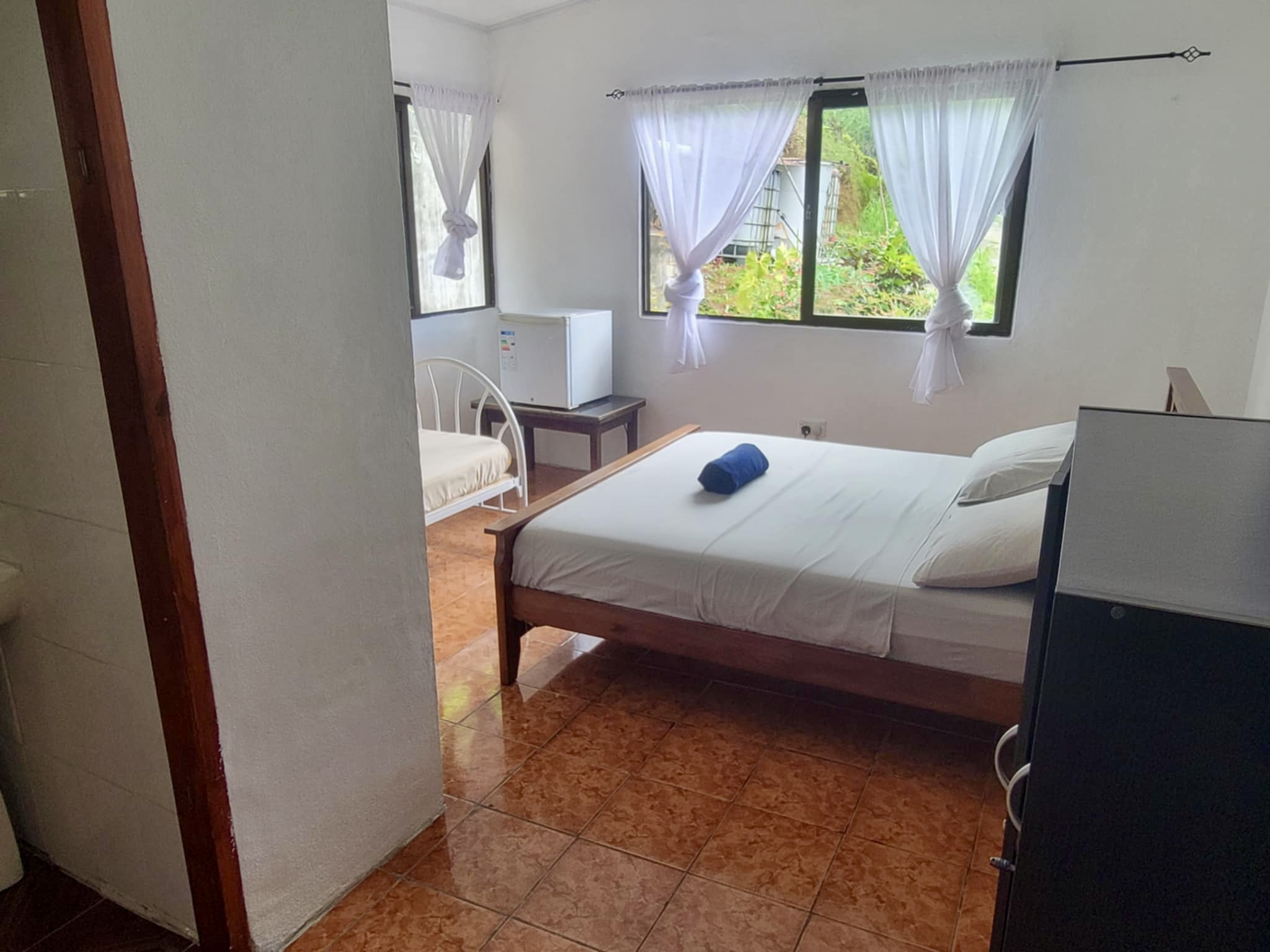 Bedroom with garden view